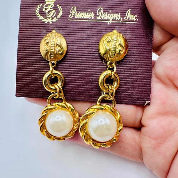 Premier Designs Gold and Cream Pearl Earrings - Picture 4 of 4